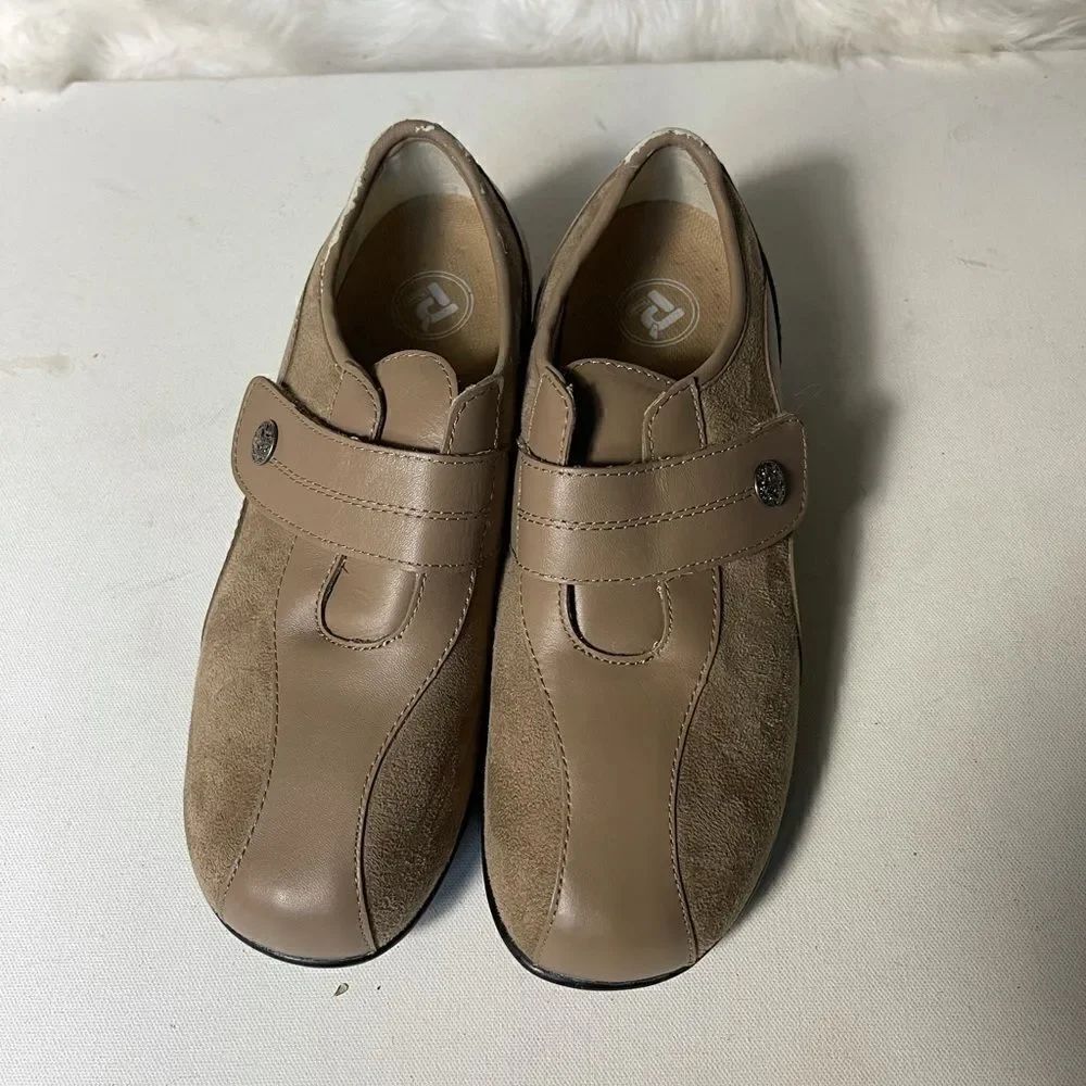 Propèt women’s Diane taupe leather flats with adjustable strap size 10W .